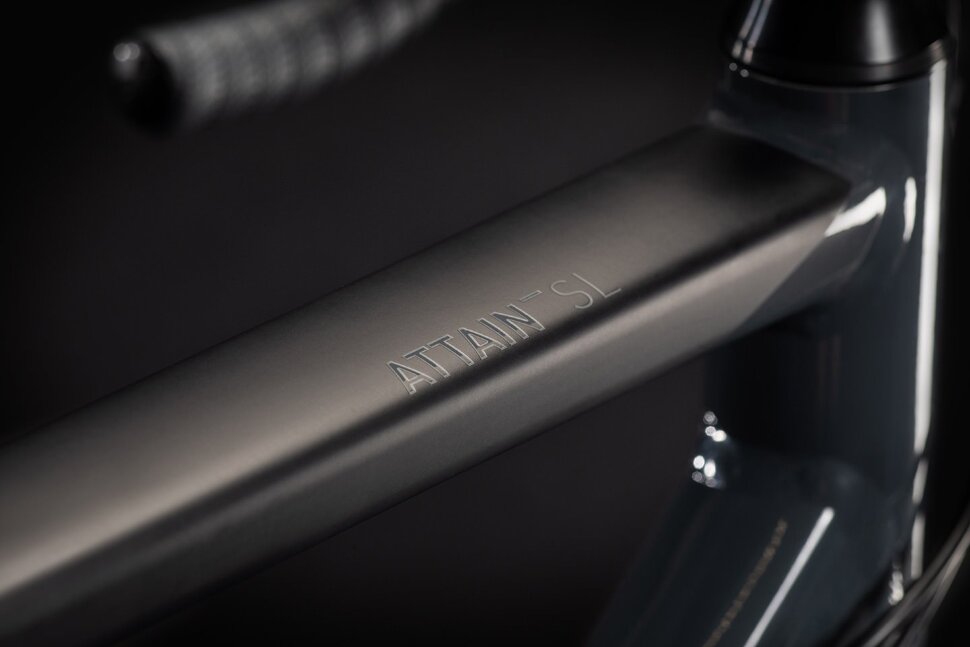 cube attain sl grey black 2021
