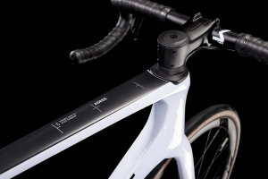 Велосипед Cube Agree C:62 flashwhite´n´carbon (2022)